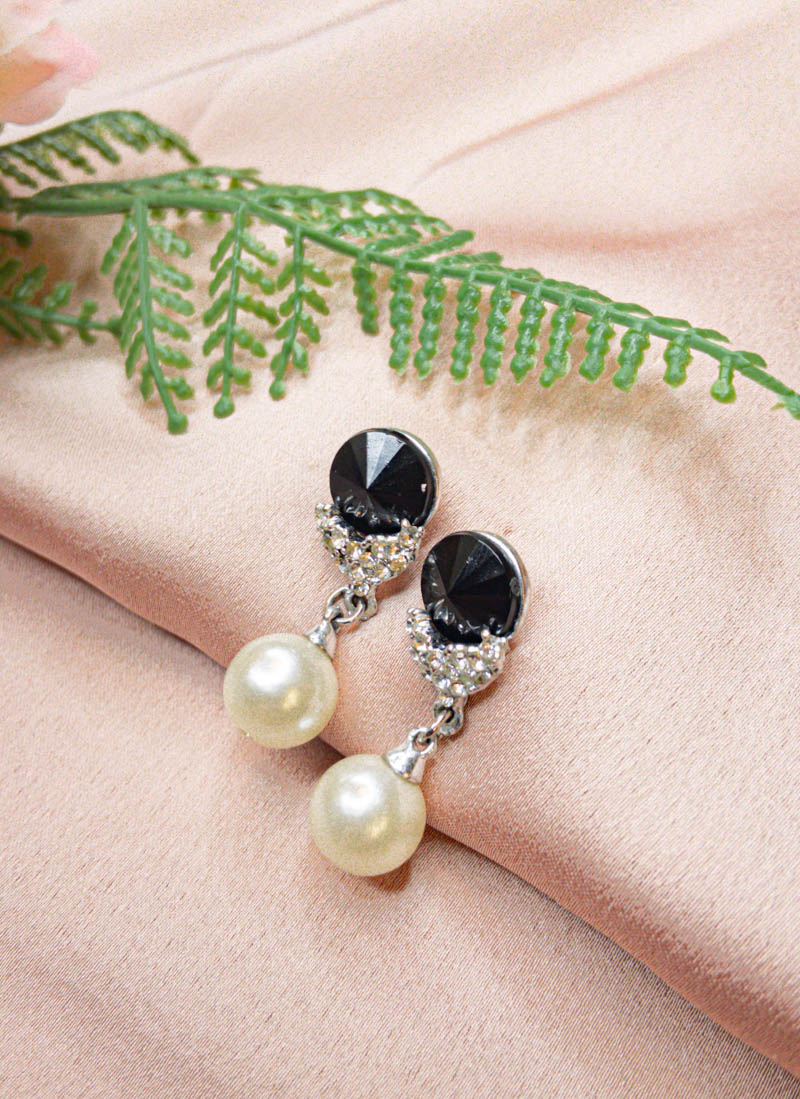 14K White Gold Cultured Pearls Black Stone Drop Earrings