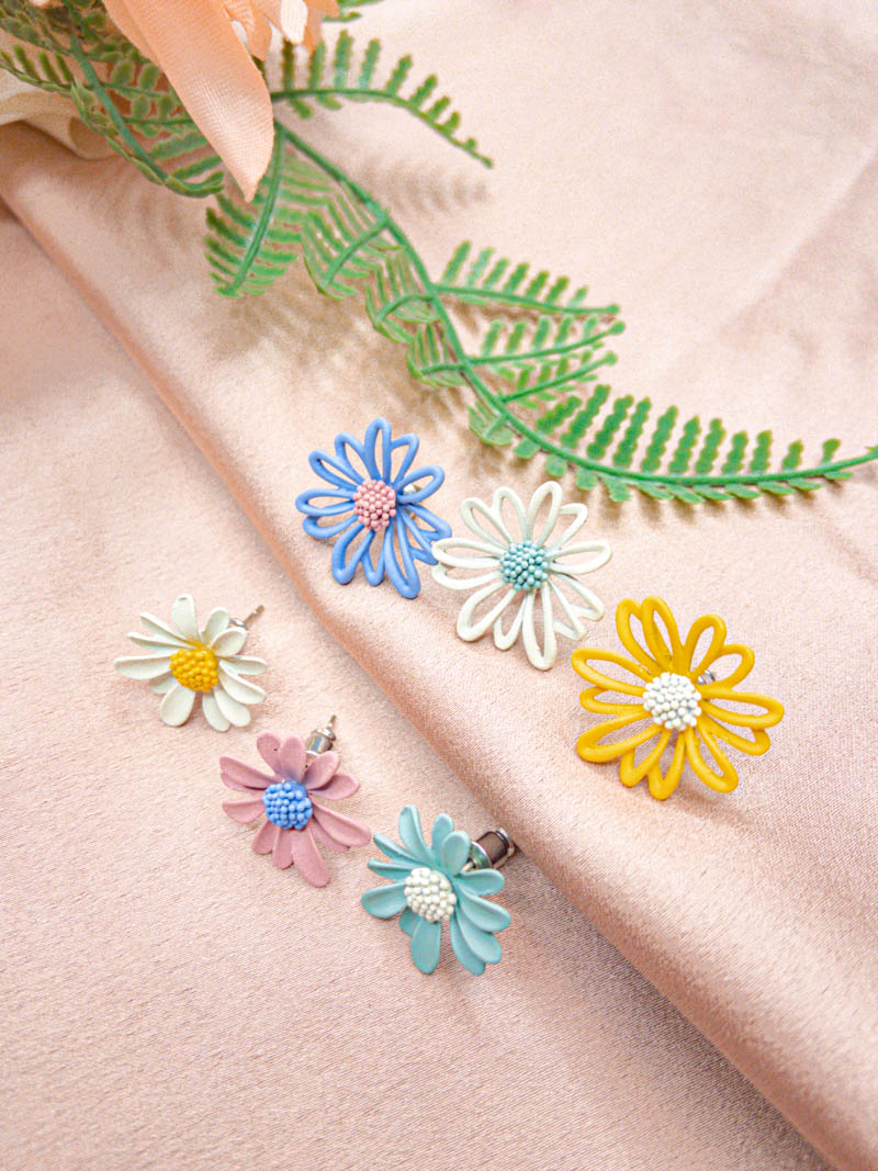 Sterling Silver Asymmetrical Small Daisy Earrings