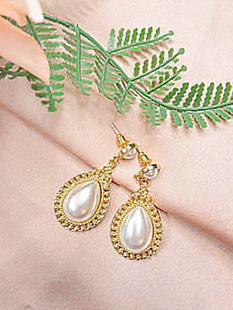 Vintage 80s Renaissance Pearl Teardrop Earrings